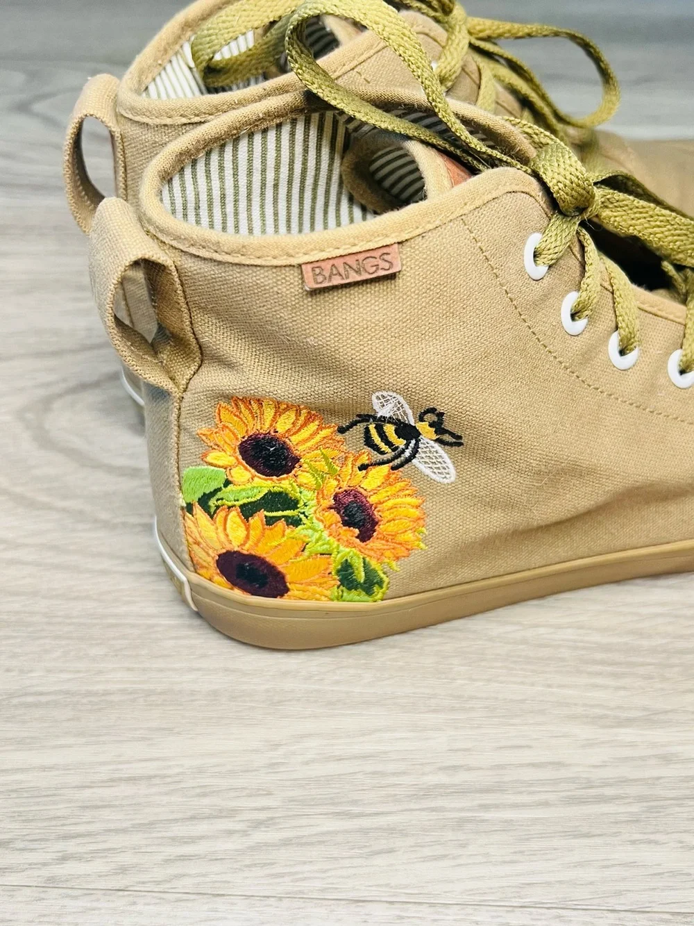 Bangs Olive Green Old Pine Sunflower & Bees High Top Sneakers Sz 9.5